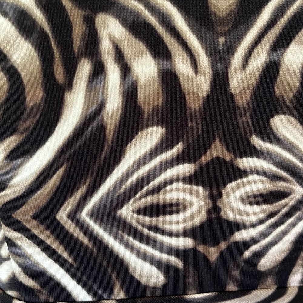 Like New! Taylor Sleeveless Dress - Picture 4 of 14